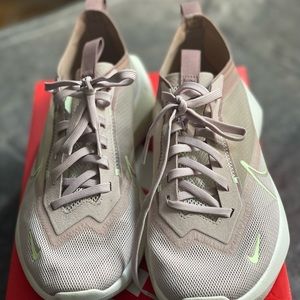 Women’s Nike sneakers vista light